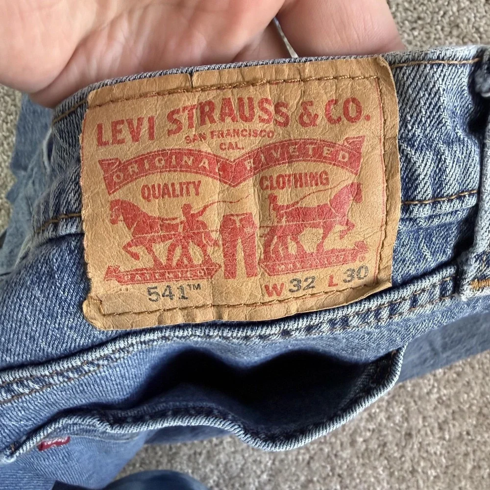 Levis 541 Jeans Mens 32x30 Medium Wash Blue Denim Athletic Tapered Distressed